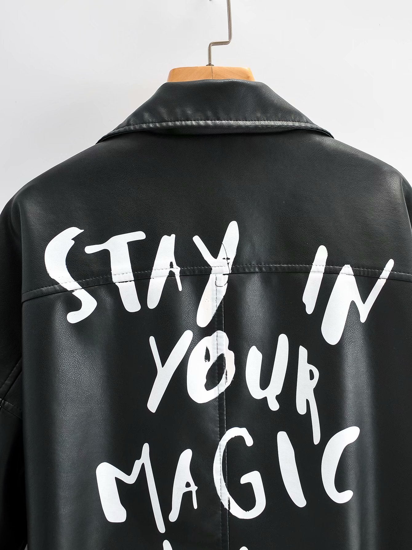 Female Alphabet Zipper Casual Fashion Leather Jacket