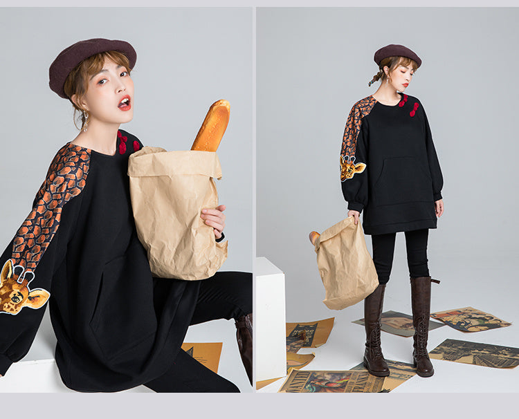 Giraffe slim black sweater