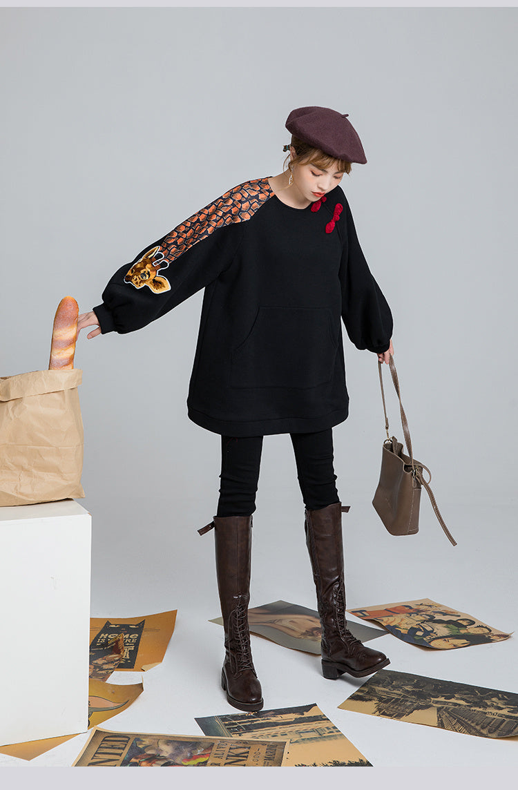 Giraffe slim black sweater