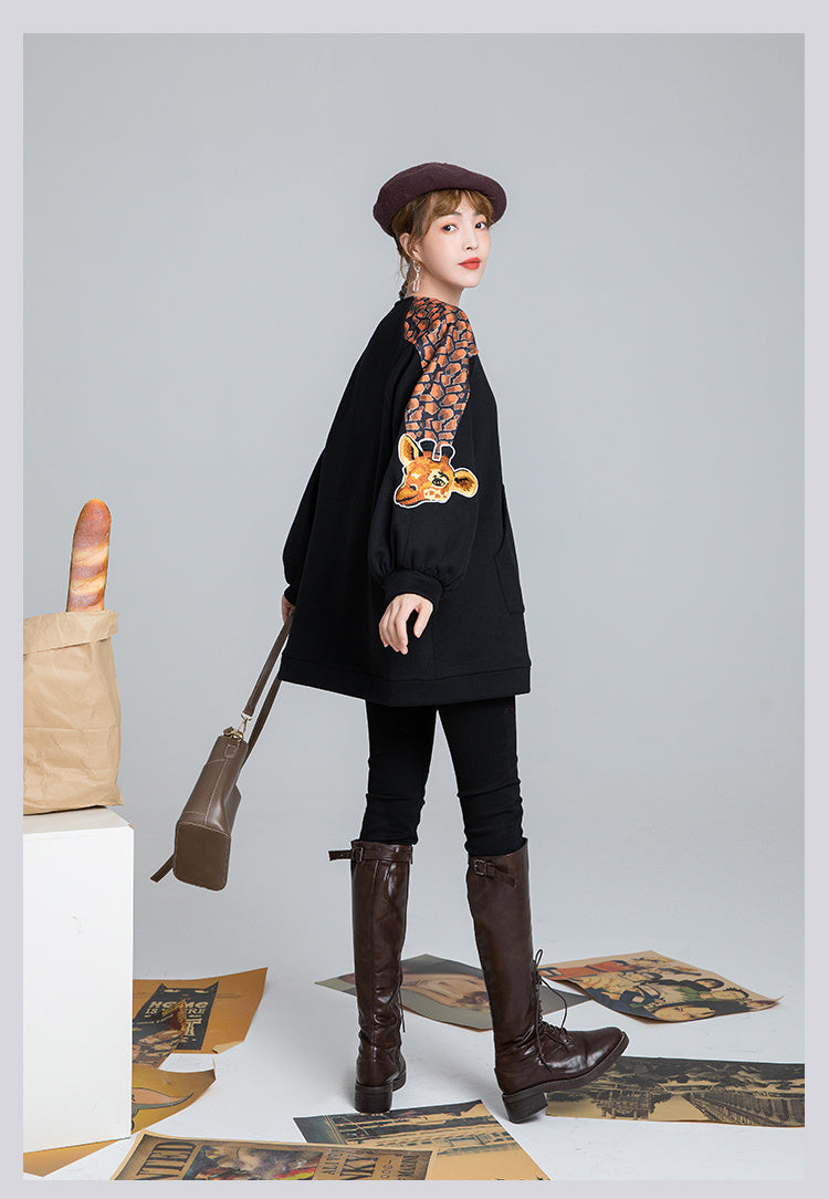 Giraffe slim black sweater