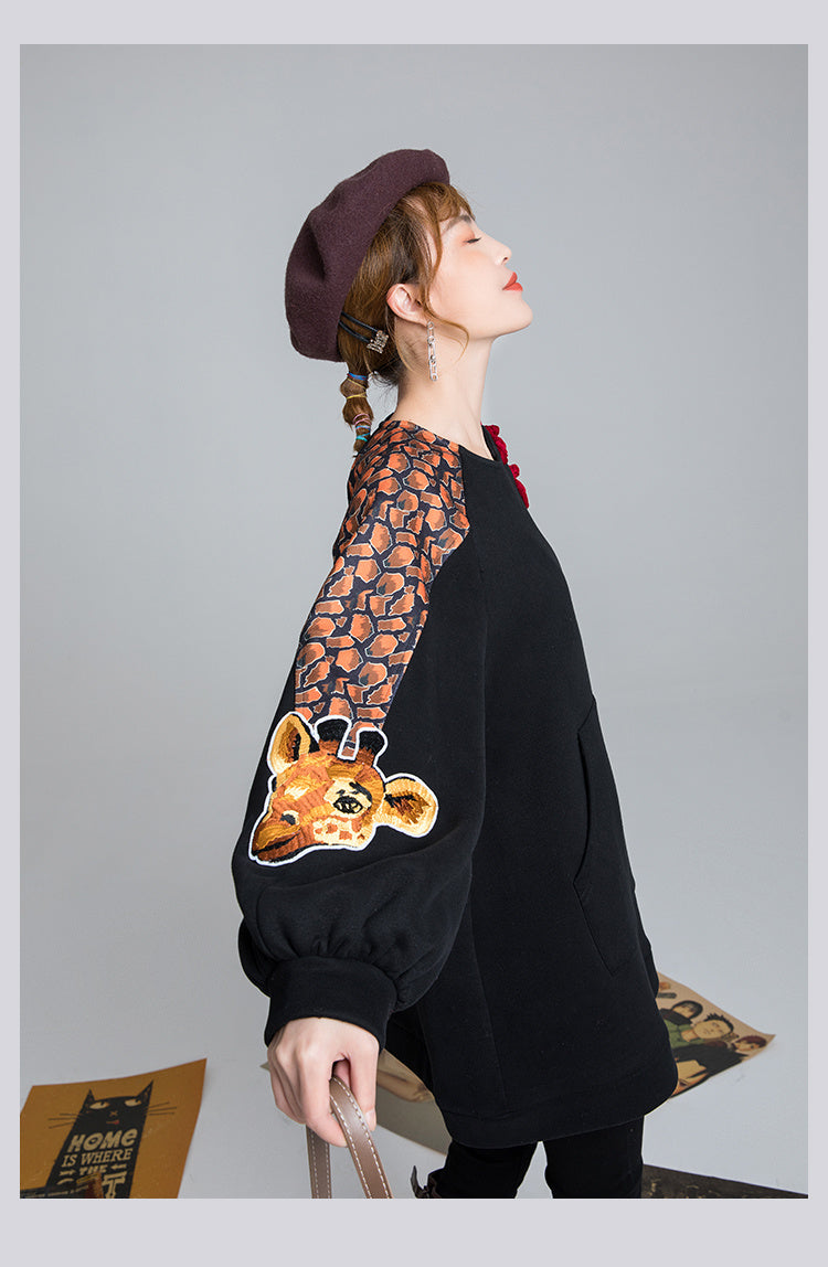 Giraffe slim black sweater