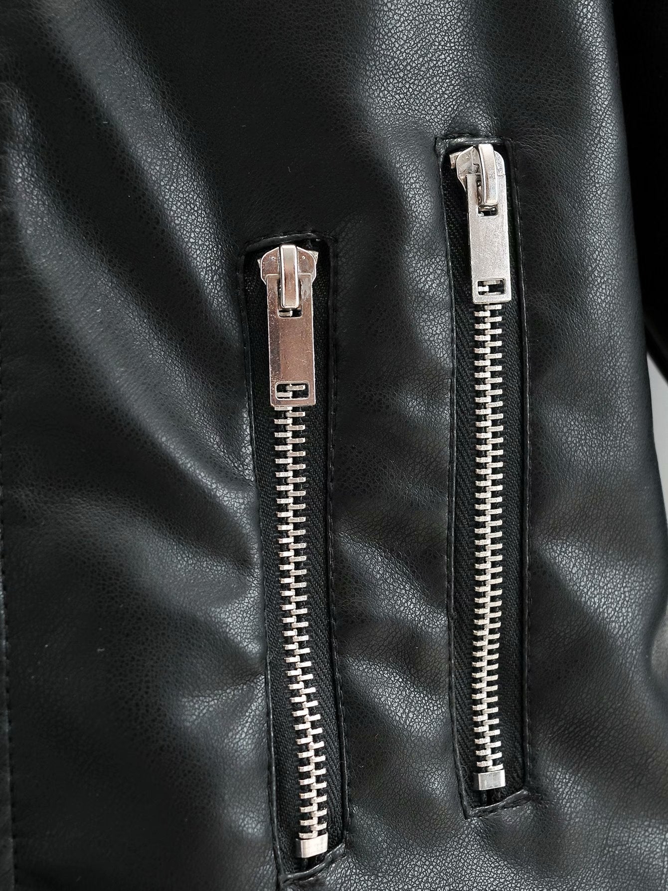 Female Alphabet Zipper Casual Fashion Leather Jacket